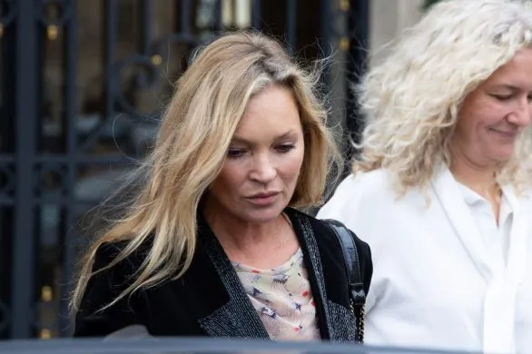 O tym pokazie mody mówią wszyscy. Korporacyjna sceneria, zjawiskowe kreacje i tłum gwiazd