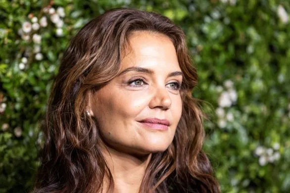 Katie Holmes w idealnym kardiganie na jesień. Zdradzamy, gdzie taki kupić