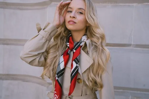 Najpiękniejsze apaszki damskie – sprawdź, co będzie modne jesienią 2024!