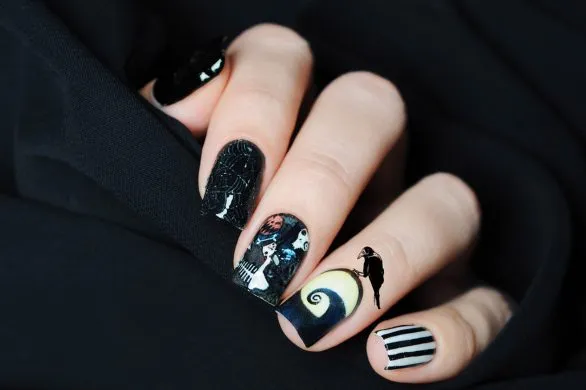 Manicure na Halloween. Inspiracje, jak namalować duchy na paznokciach