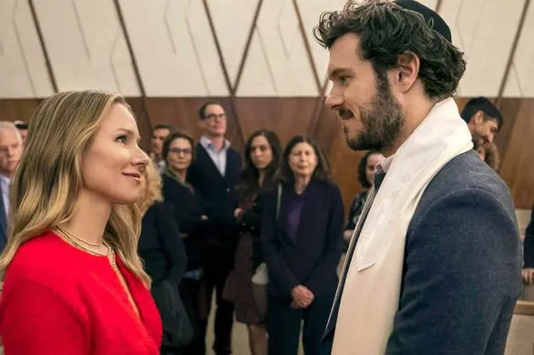 Ten sweter będziesz nosić aż do wiosny. Model w stylu Kristen Bell to hit