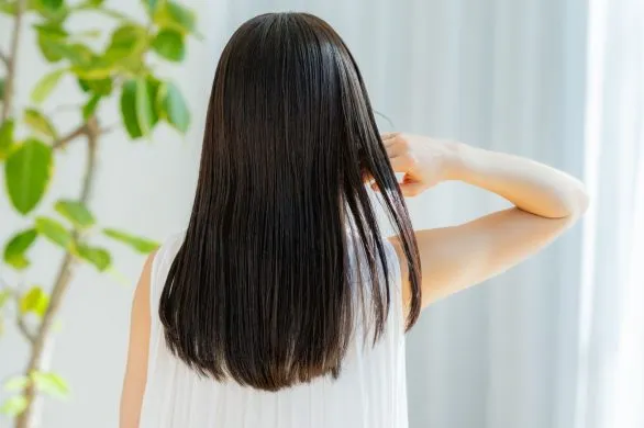Przetłuszczające się włosy? Wybieraj kosmetyki z tymi składnikami