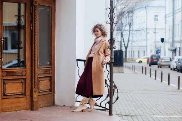 Modne spódnice na jesień i zimę 2024/2025. Kobiece modele na chłody