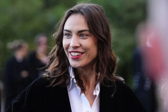 Torebka warta fortunę to nowa it-bag. Noszą ją Dua Lipa i Alexa Chung