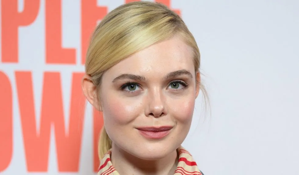 Elle Fanning przypomina o fryzurze, która była hitem w latach 60. Jest prosta, a efektowna Elle Fanning przypomina o fryzurze, która była hitem w latach 60. Jest prosta, a efektowna
