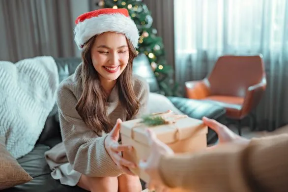 Świąteczny prezentownik 2024. Odkryj zachwycające propozycje na święta!