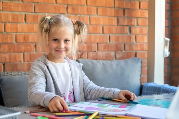 Kolorowanki dla dziewczynek to idealny prezent pod choinkę! Dlaczego?