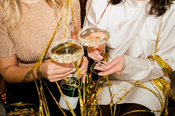 Modne looki na sylwestra i karnawał: elegancja i styl