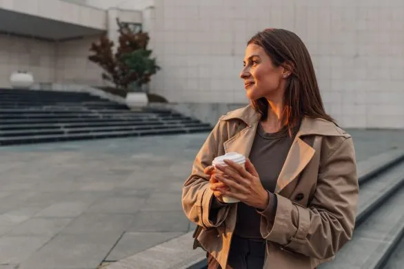 Ta kurtka to ideał na okres przejściowy. Jest elegancka i praktyczna