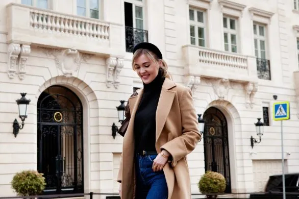 Te buty w stylu grandpa chic to ciekawa opcja na wiosnę 2025. Francuzki już je noszą