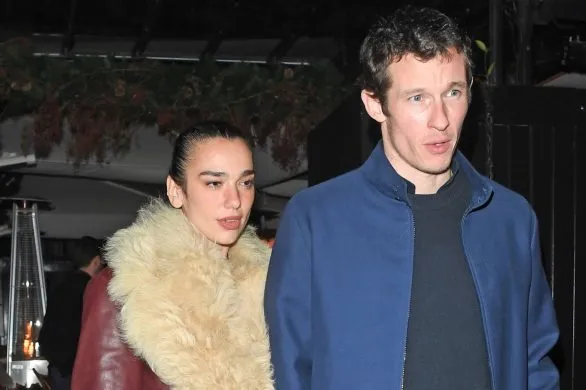 Dua Lipa w pierścionku zaręczynowym, który kosztował krocie