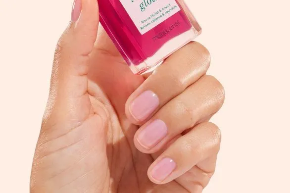 Nowa obsesja w świecie beauty. Ta odżywka do paznokci daje efekt clean nails