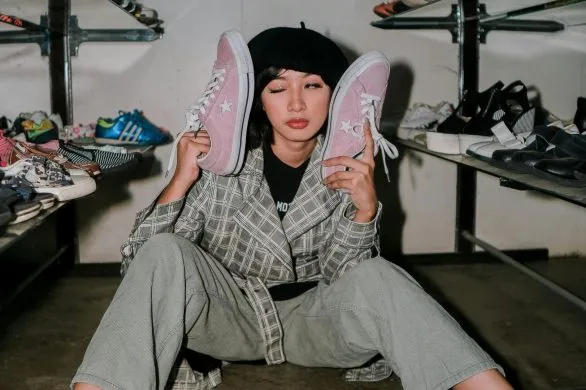 Nie tylko Mocha Mousse. Sneakersy w tych kolorach będą rządzić wiosną 2025