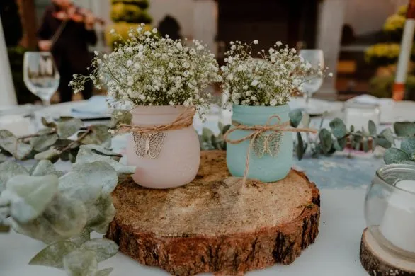 Najmodniejsze dekoracje weselne na ceremonię w okresie przedwiośnia