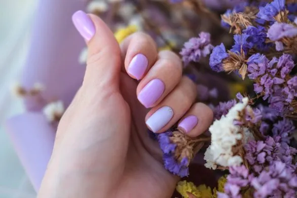 Najpiękniejsze paznokcie na maj 2025. 10 inspiracji z Pinteresta