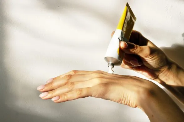 8 domowych produktów, które zastąpią ci odżywkę do paznokci