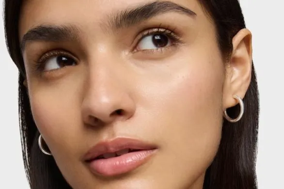 Jaka biżuteria do fuksjowej sukienki?