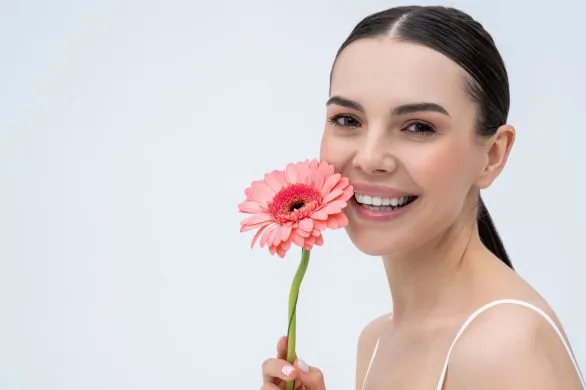 Ten róż w sztyfcie daje efekt zdrowego rumieńca. Rozprowadza się jak masło