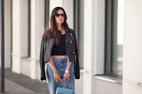 Ten niedoceniany fason spodni wraca wiosną 2025. Jak nosić barrel jeans?