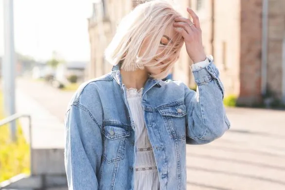 Sneakersy w tym kolorze niespodziewanie urastają do rangi hitu. Ożywią każdą stylizację