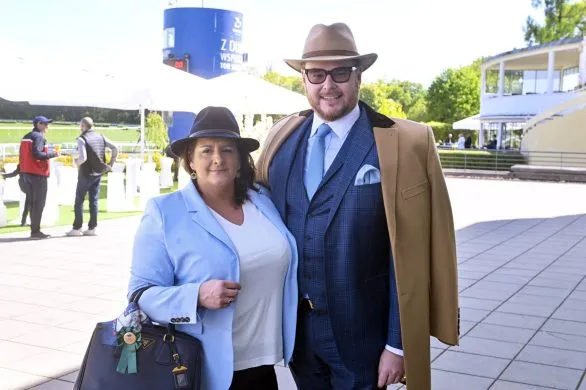 Jan Lubomirski-Lanckoroński z żoną na otwarciu sezonu na Służewcu. W Sieci burza