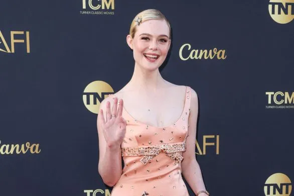 Od peach fuzz po butter yellow – gwiazdy zachwycają w pastelowych sukienkach