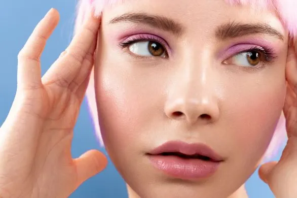 Aura make-up to top trend w makijażu na wiosnę 2025. Na czym polega?