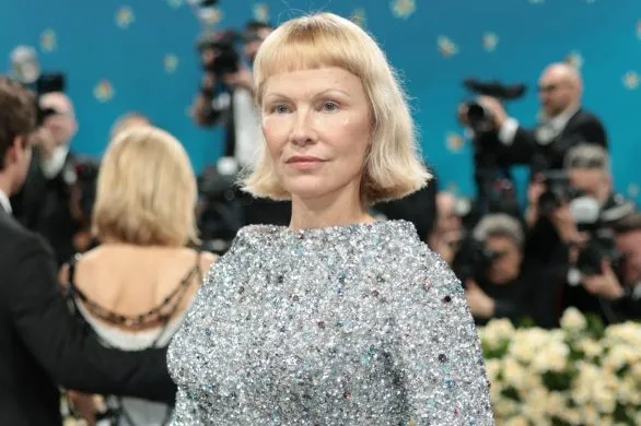 Pamela Anderson na Met Galę przyszła bez makijażu i w mikrogrzywce. W Sieci bolesna krytyka