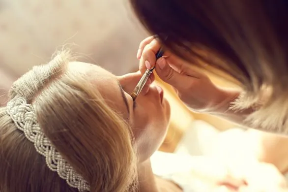 Jak stworzyć makijaż ślubny w stylu włoskiej elegancji? Wskazówki od Aleksandry Artychowskiej – National Face Designer Armani Beauty