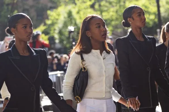 Córki Combsa opuściły salę sądową w trakcie drastycznych zeznań świadka
