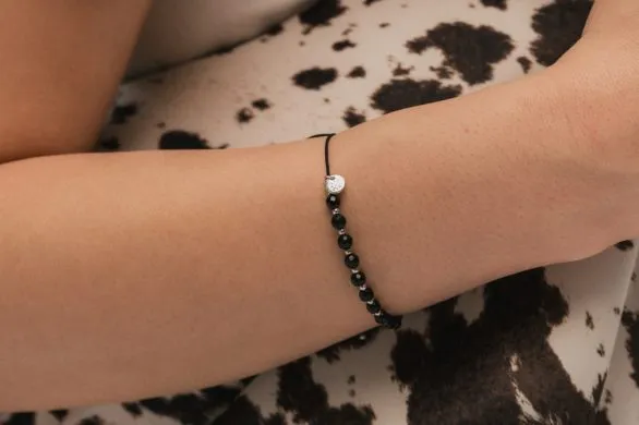 Kolor, który mówi – bransoletka na sznurku jako część Twojej historii