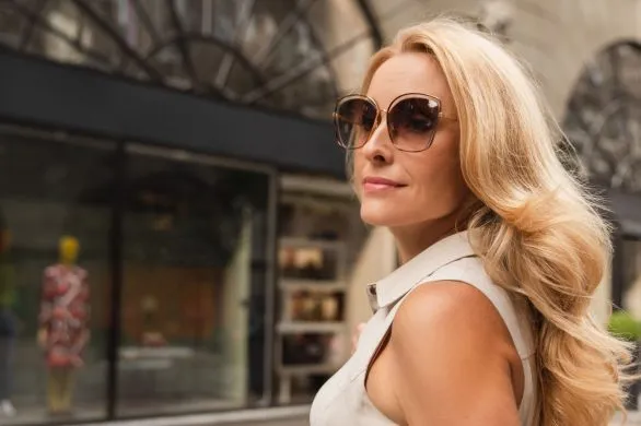 Stylizacje do pracy na lato 2025: od klasycznej elegancji po wygodny smart casual