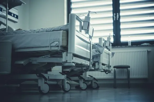Pacjentki oskarżają położną o przemoc i nieludzkie traktowanie. Warszawski szpital w ogniu krytyki