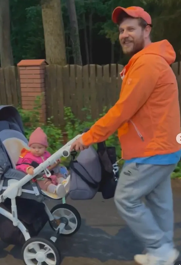 Antek Królikowski z córeczką Antek Królikowski z córeczką