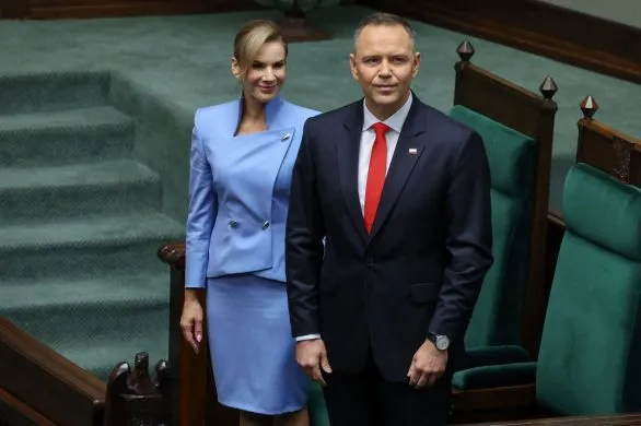 Stylizacja Marty Nawrockiej z zaprzysiężenia pod lupą eksperta. ,,Całość prezentowała się dość surowo”