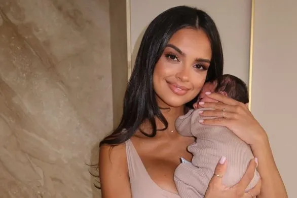 Klaudia El Dursi na nowych zdjęciach z córką. Blanka Lipińska komentuje: „Ona jest najpiękniejszym dzieckiem, jakie widziałam”