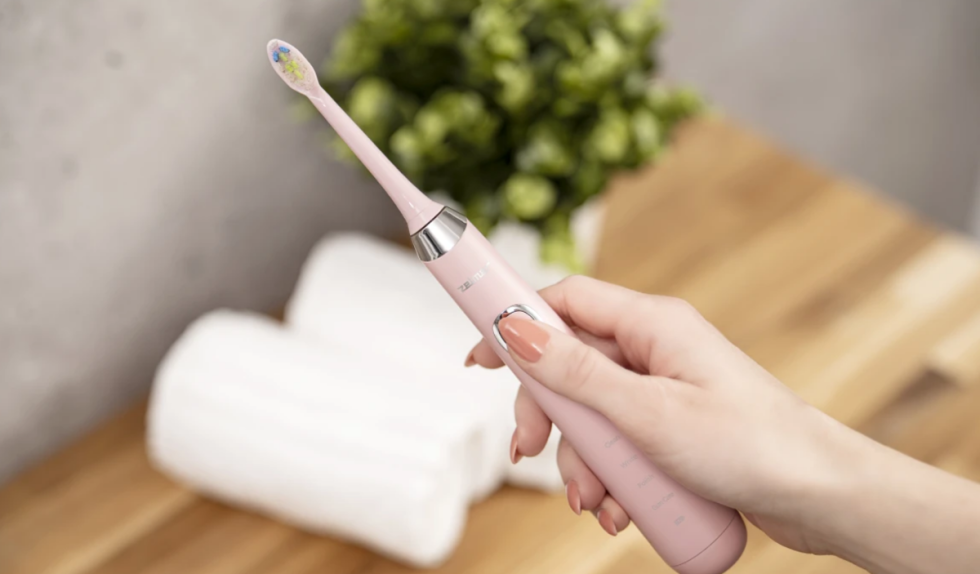 4 tryby pracy, 180 minut działania. Sprawdź, co potrafi szczoteczka Zelmer ZTB8010P