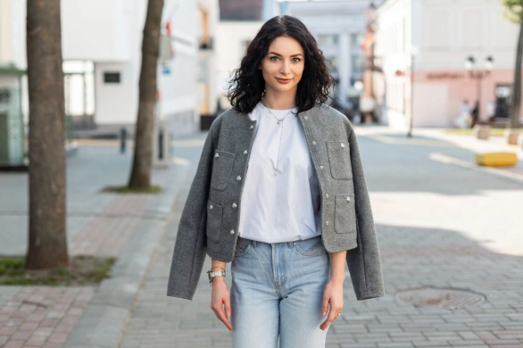 Najmodniejsze buty do jeansów na jesień 2025. 5 modeli idealnych do spodni z denimu