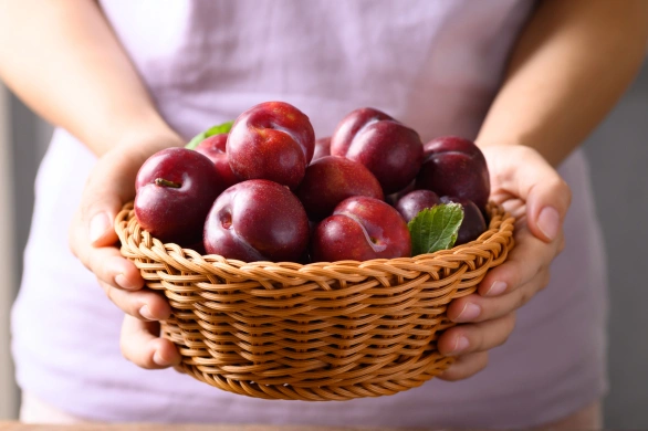 Co się dzieje z twoim ciałem, gdy jesz śliwki?