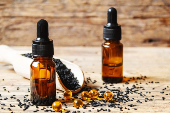 Na co pomaga olej z czarnuszki? Ekspertka wymienia konkretne korzyści z picia „złota faraonów”