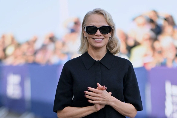Pamela Anderson zmieniła kolor włosów. Postawiła na najmodniejszy odcień sezonu