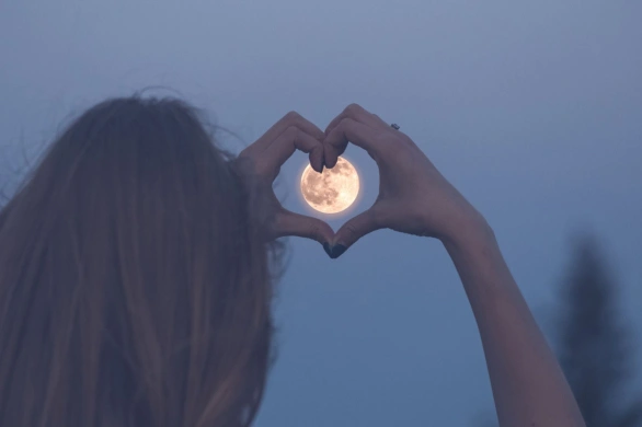 Nadchodzi ognista pełnia w znaku Barana. Te znaki zodiaku powinny mieć się na baczności