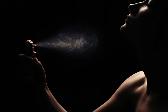 Ten damski zapach z Hebe to zamiennik kultowych perfum. Kosztuje dużo mniej