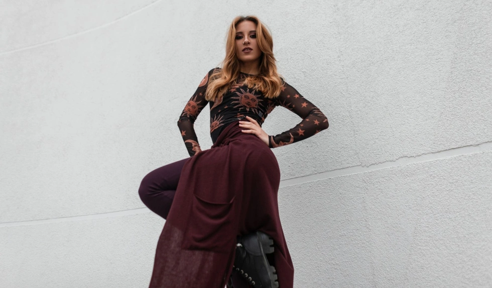 Bakłażan to najmodniejszy odcień fioletu na jesień 2025. Jak go stylizować?