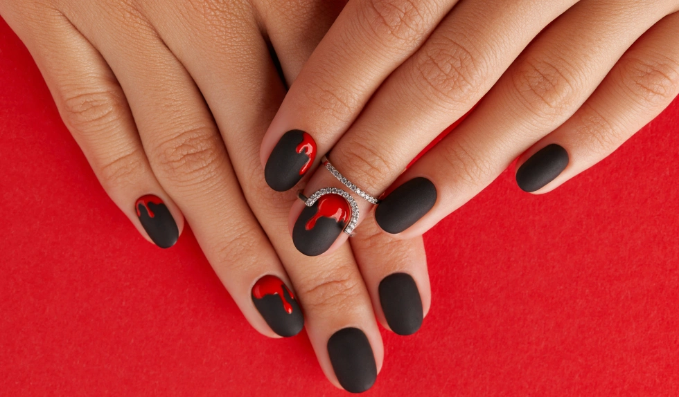Paznokcie na Halloween 2025. Upiornie łatwe stylizacje, które zrobisz sama w domu