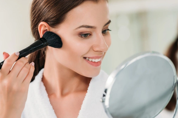 Ten viralowy bronzer w sztyfcie bije rekordy popularności. „Blenduje się jak masełko”