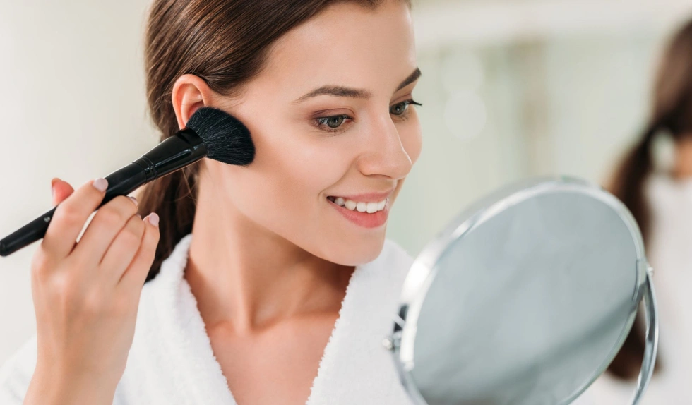 Ten viralowy bronzer w sztyfcie bije rekordy popularności. „Blenduje się jak masełko”