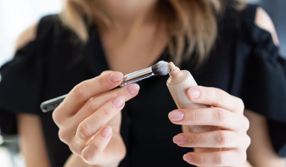 Tych składników nie łącz w makijażu. Podkład będzie wyglądał źle