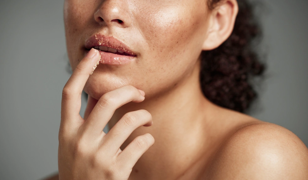 Domowy peeling do ust, który smakuje jak czekolada