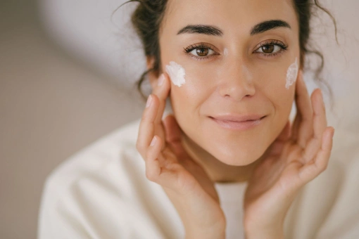 Najlepsze kremy wzmacniające barierę ochronną skóry. TOP 5 produktów na chłodne dni